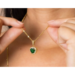 Pingente de Coração com Pedra Verde – Elegância e Significado | Manoa 💚✨